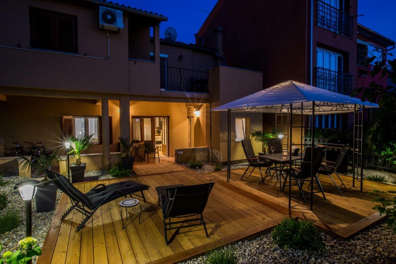 Exclusive City Center Apartment With Garden Ровинь Экстерьер фото