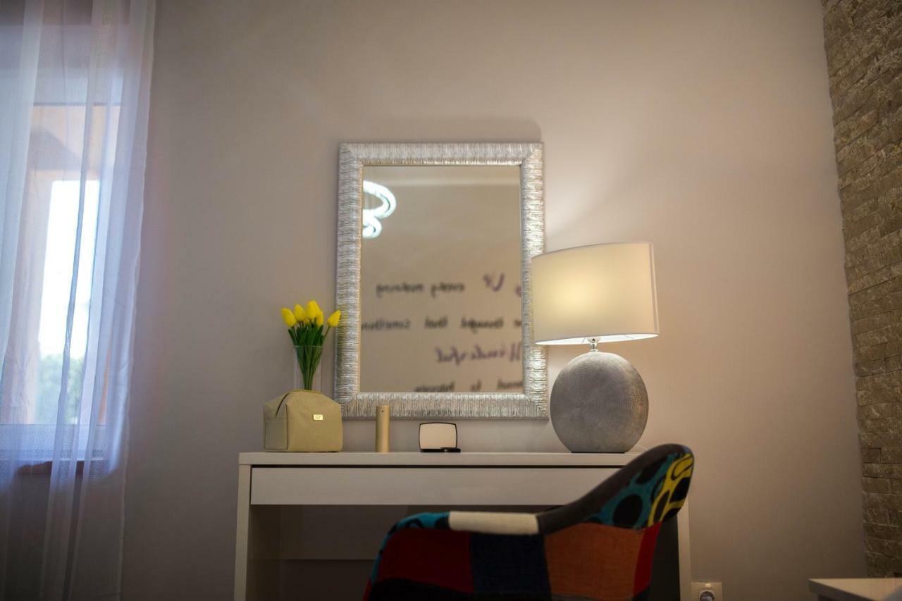Exclusive City Center Apartment With Garden Ровинь Экстерьер фото