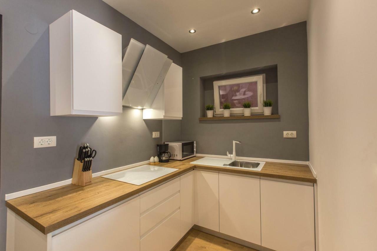 Exclusive City Center Apartment With Garden Ровинь Экстерьер фото
