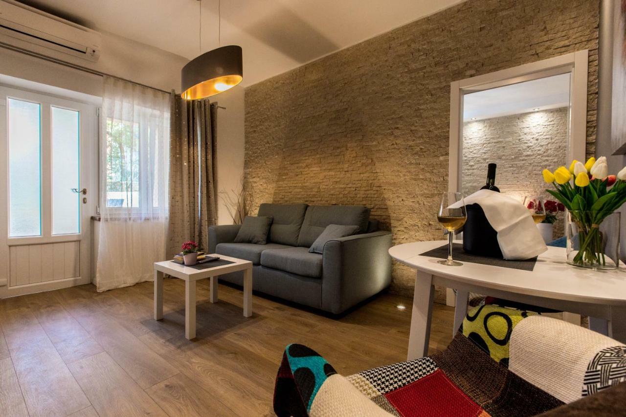 Exclusive City Center Apartment With Garden Ровинь Экстерьер фото