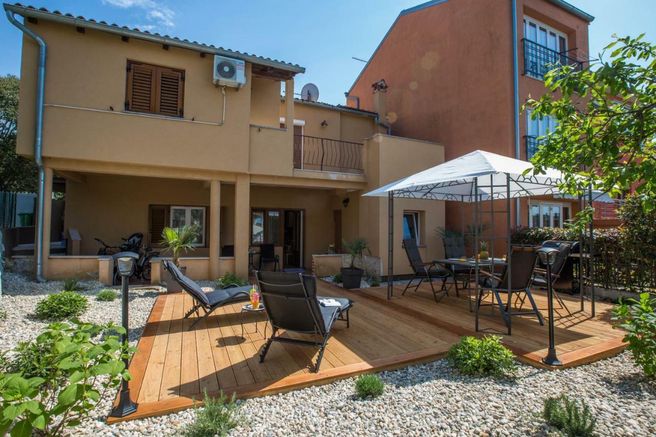 Exclusive City Center Apartment With Garden Ровинь Экстерьер фото